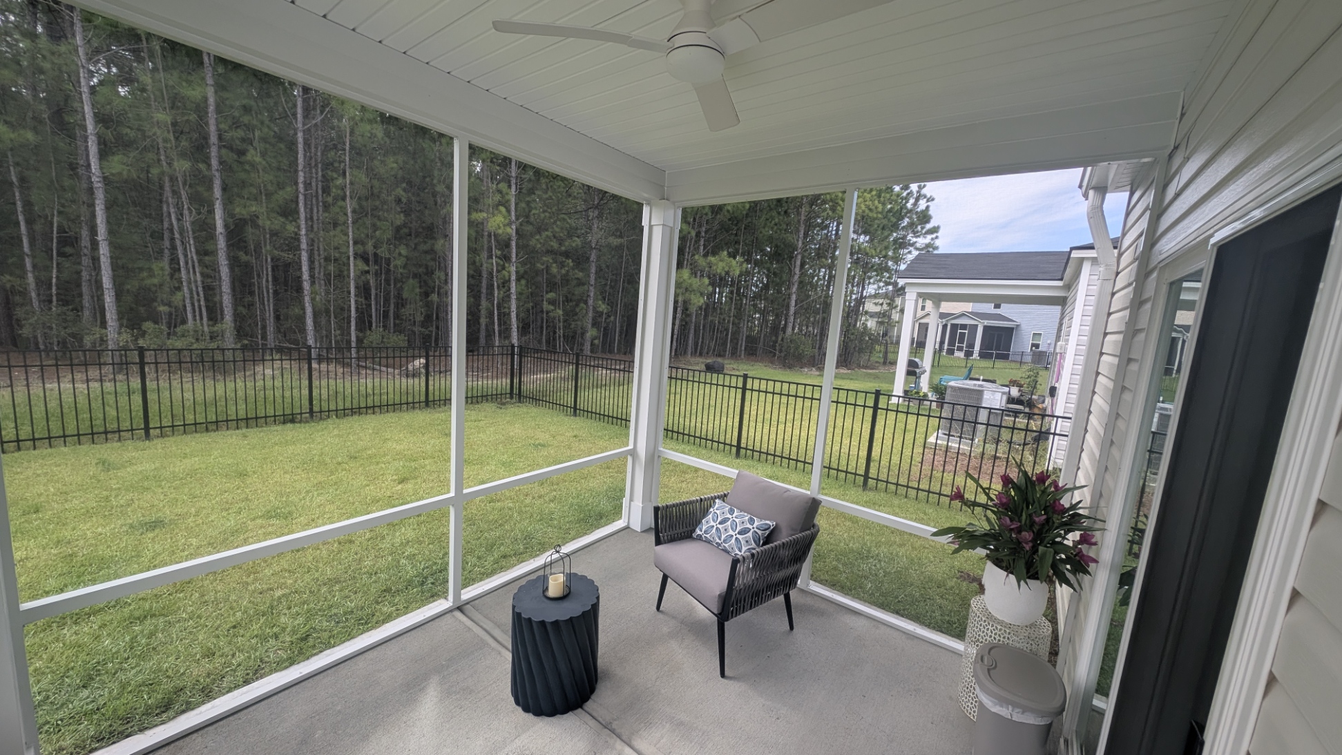 Screened Porch: Corner screened porch with woodland view